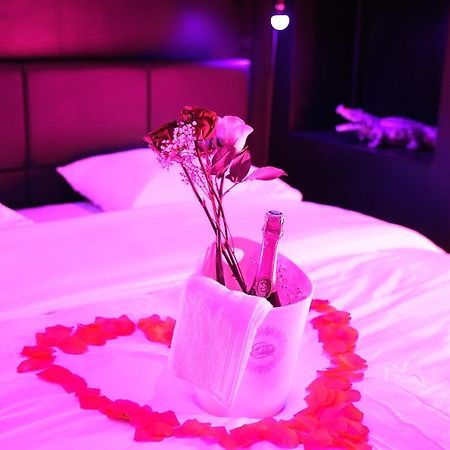 Love Room Suite Dirty Diana Aubagne Exterior photo